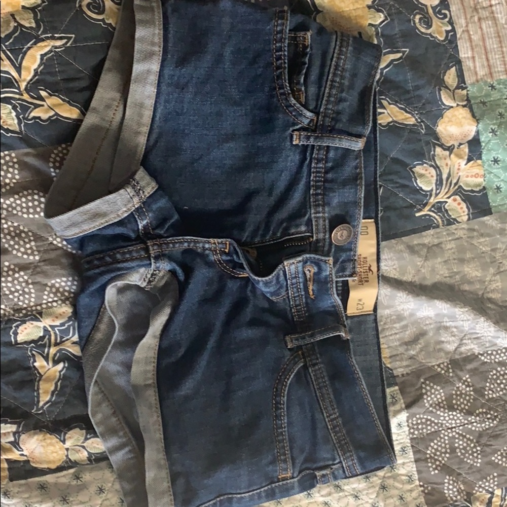 Hollister shorts size 00